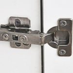 Bản lề giảm chấn Hafele Metalla SM màu đen 315.20.750 (kèm đế 315.98.656)
