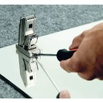 Bản lề tích hợp giảm chấn CLIP top BLUMOTION 110 độ Cristallo BLUM 71B4500C 2650369 (Cánh kính, kèm đế)