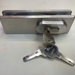 Khóa kẹp chân kính inox mờ, HAFELE 981.50.030