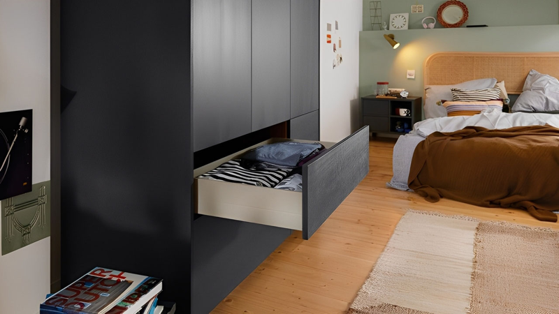 Ứng dụng ray nhấn mở Blum trong phòng ngủ với tủ quần áo
