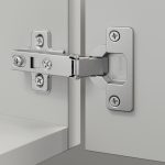 Bản lề thẳng (trùm ngoài) Metalla 310 A 110 độ, không giảm chấn Hafele cửa gỗ 311.88.530 (kèm đế, màu sáng)