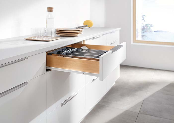 Ray giảm chấn Blum dùng ở phòng bếp