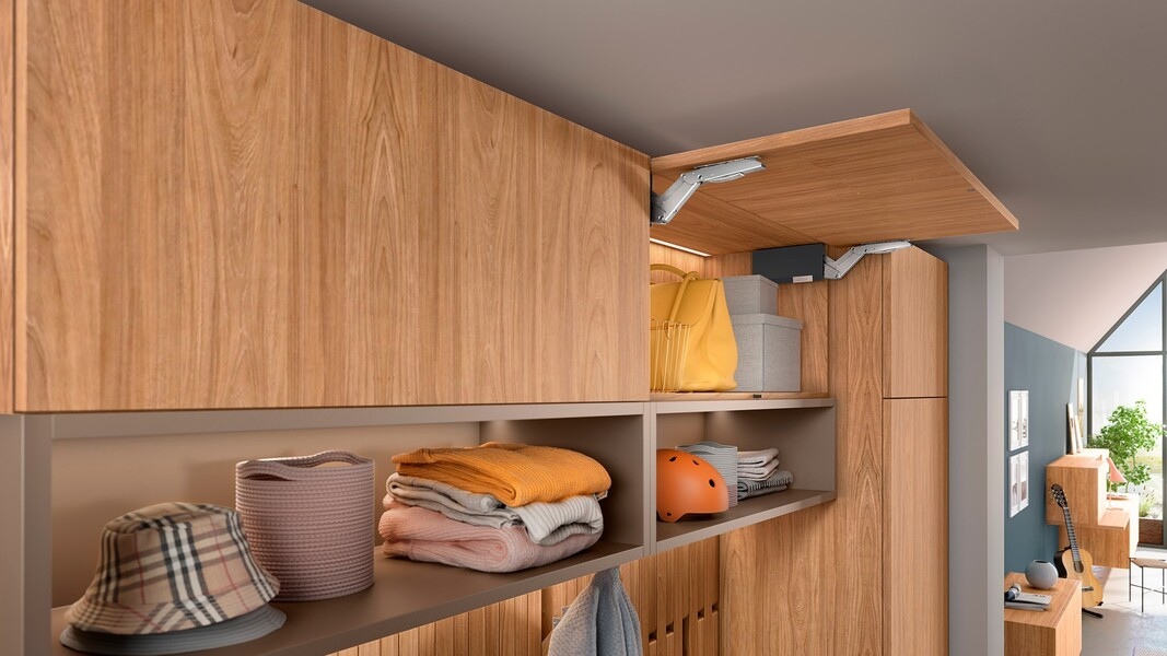 AVENTOS HK Top giúp mở cánh tủ nhẹ nhàng, không tốn sức