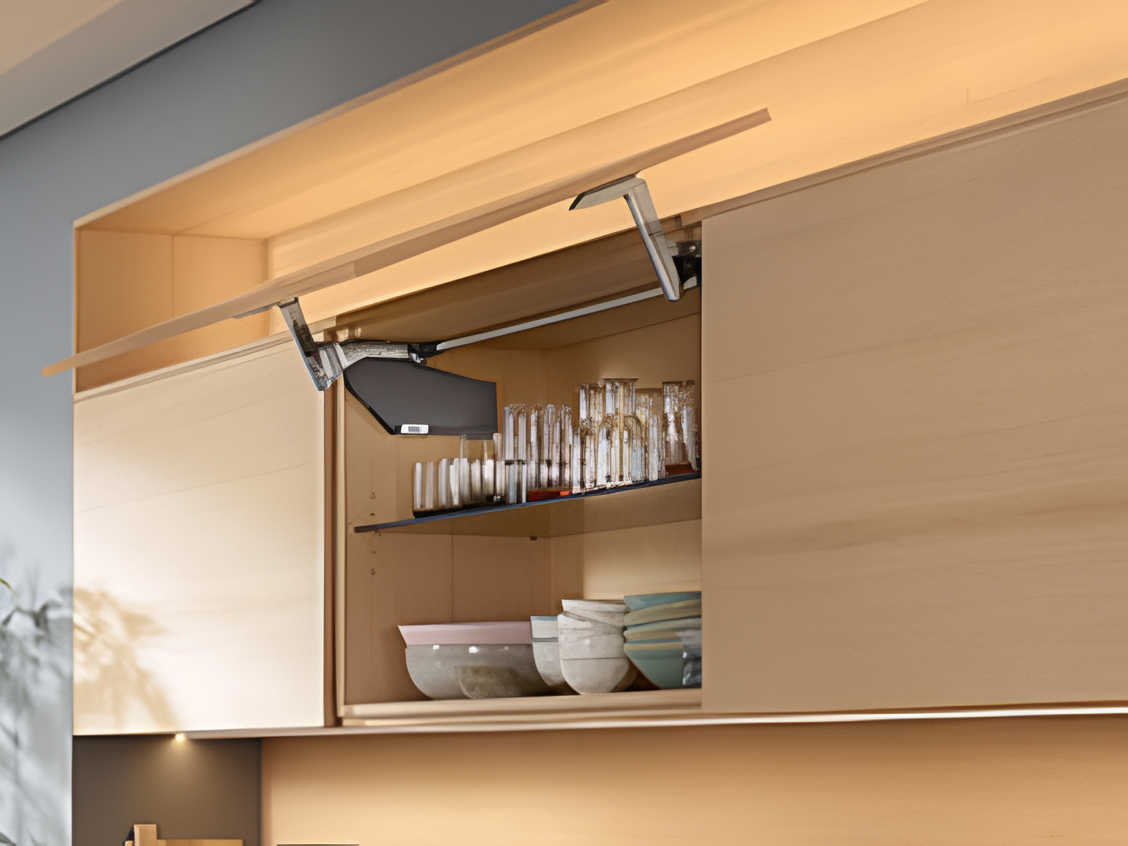 Khoảng cách mà tay nâng HS Top tạo nên giữa tủ và cánh tủ