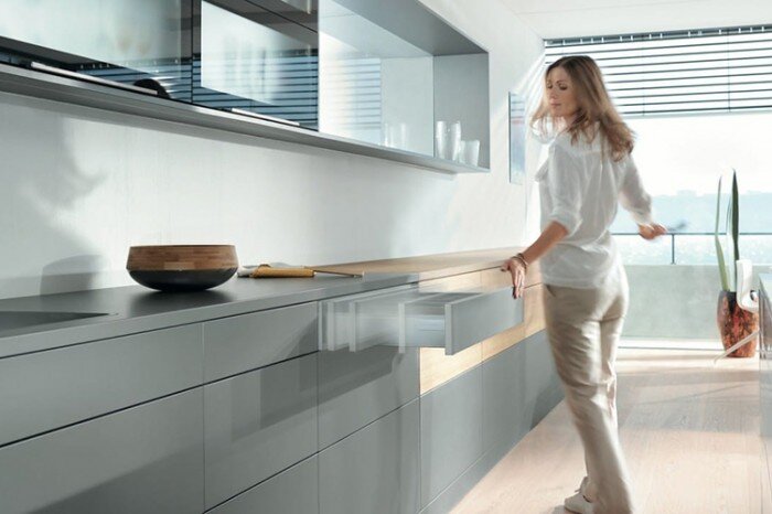 Ray bi nhấn mở Hafele thiết kế hoàn hảo cho tủ không tay nắm