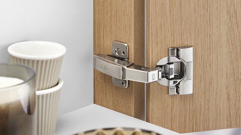 Bản lề được tích hợp công nghệ giảm chấn BLUMOTION độc quyền