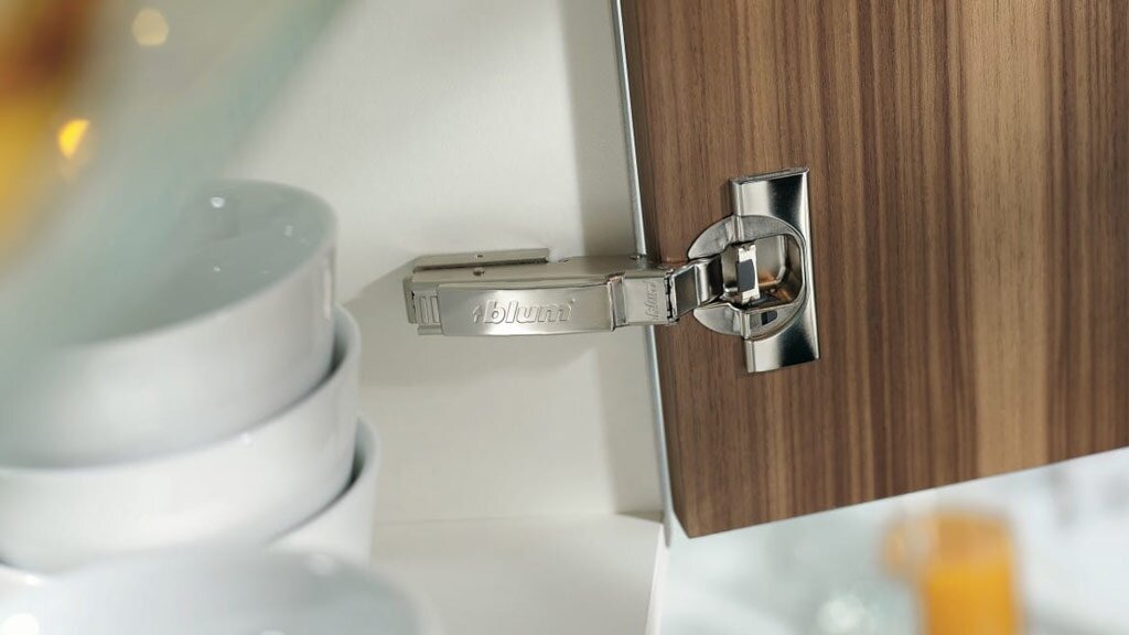 Mẫu bản lề Blum CLIP top BLUMOTION có giảm chấn