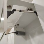 Tay nâng HF 25 giúp cánh tủ xếp gập gọn lên trên