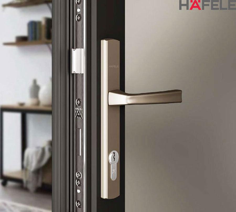 Tay nắm cửa Hafele sử dụng inox 316 có khả năng chống gỉ sét và ăn mòn vượt trội