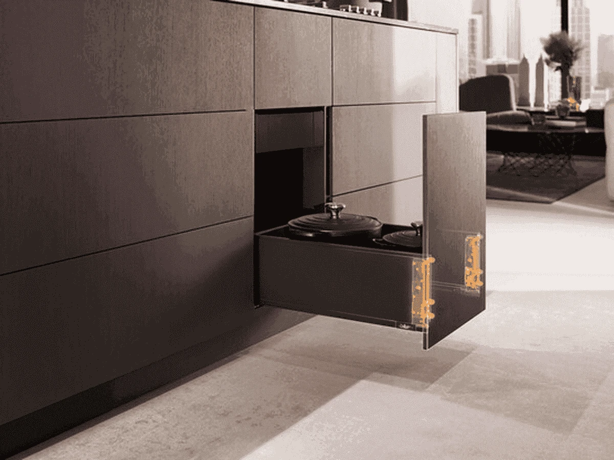 Ray hộp LEGRABOX kéo ra hoàn toàn giúp tiện lợi khi đựng dụng cụ bếp